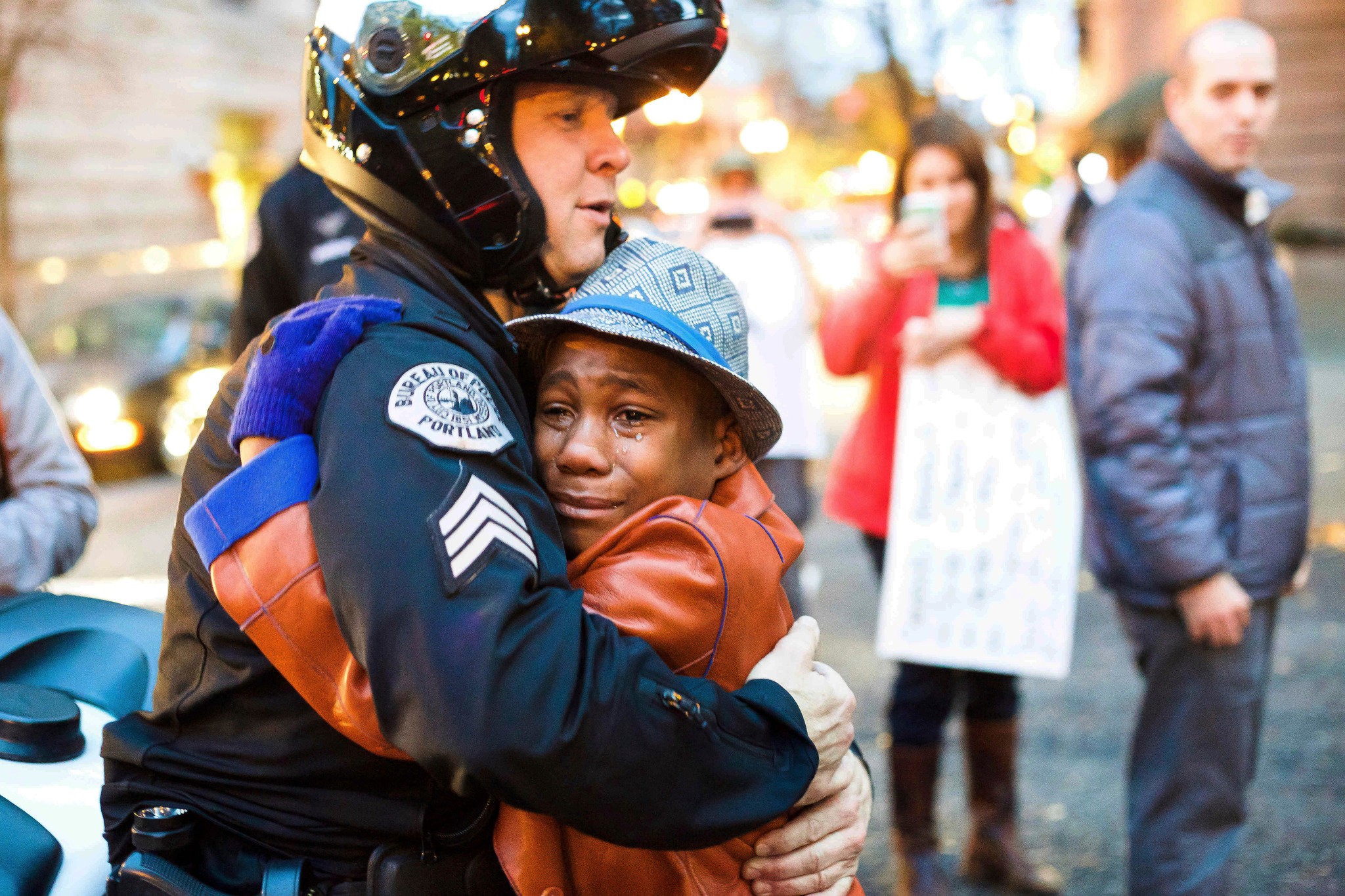 Featured image of post Black Boy Crying Hugging Police Officer