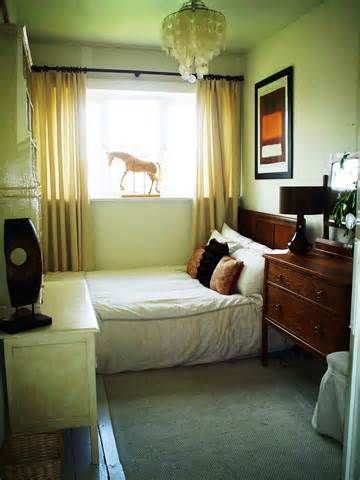 Featured image of post How To Decorate A Small Room With A Queen Size Bed